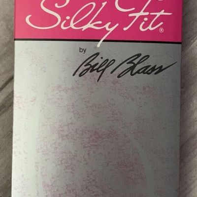 BILL BLASS Silky Fit KNEE HIGH STOCKINGS Suntan Fits 8.5-11 New